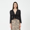 Blusa feminina elegante com laço no meio Decote profundo em V Mangas longas e alargadas Acabamento brilhante Comprimento mais curto 5