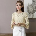 Blusa feminina rendada com padrão circular Mangas largas de três quartos Decote redondo Bainhas adornadas Aspeto formal Poliéster 5