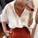 Blusa translúcida de mujer con lunares 2