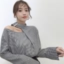 Bluză elegantă pentru femei pentru petreceri cu un umăr descoperit Guler înalt cu cataramă Model alb-negru delicat Mâneci lungi și largi Poliester 4