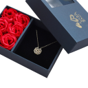 Boîte cadeau avec chaîne 5