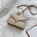 Bolsa crossbody feminina com aba de carta e costura contrastante Corrente de alça com fivela Fecho metálico Couro PU 21 x 14 x 7,5 cm 2