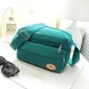 Bolsa crossbody feminina com padrão de bolinhas Compartimento principal e bolsos frontais com fecho Alça ajustável Nylon e poliéster 29 x 17 x 6 cm 2