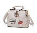 Bolsa crossbody feminina em forma de mala com estrutura Enfeite em forma de batom com corrente Cabo e alça longa em pele PU 22 x 18 x 12 cm 2