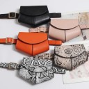 Bolsa de cintura feminina com aba para cinto Forma arredondada com bordas acabadas Cinto largo com fivela quadrada de cor dourada em pele PU 6