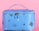 Bolsa de cosméticos de forma rectangular con asa Poliéster 14 x 16 x 24 cm Doble cremallera Estampado geométrico Para el baño y los viajes 1