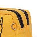 Bolsa de cosméticos feminina com dois compartimentos com fecho Frase em inglês colorida Argolas metálicas nas laterais Nylon 20 x 12 18