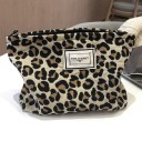 Bolsa de cosméticos feminina em tecido estruturado com padrão animal Bolsa espaçosa com fecho de correr para cosméticos e pequenos itens 27 x 18 cm 2