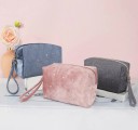Bolsa de cosméticos feminina em veludo com alça para o pulso Bolsa compacta com fecho de correr para maquilhagem e pequenos objetos de 17 x 4