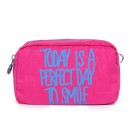 Bolsa de cosméticos para mujer con dos compartimentos con cremallera Inscripción en inglés colorida Ojetes metálicos en los lados 1