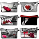 Bolsa de cosméticos para mujer con estampado en blanco y negro y detalles rojos Motivos de ciudades, paraguas y rosas Bolsa de poliéster 21