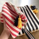 Bolsa de cosméticos para mujer con patrón a rayas y fleco decorativo Estuche de tela con cremallera y anillo de metal para cosméticos 4