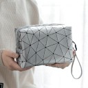 Bolsa de cosméticos para mujer con patrón geométrico de triángulos. Bolsa de piel PU con cremallera para maquillaje y productos de tocador, ideal 5