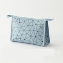 Bolsa de cosméticos para mujer con patrón geométrico de triángulos. Bolsa de piel PU con cremallera para maquillaje y productos de tocador, ideal 19