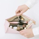 Bolsa de cosméticos para mujer de piel PU con cierre dorado Estuche elegante para maquillaje y productos de tocador para el bolso y viajes 11