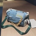 Bolsa de ganga feminina a tiracolo Forma cilíndrica com corrente decorativa Alça larga Fecho de correr Aspeto rasgado 32 x 19 x 16 cm 2