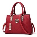 Bolsa de mão feminina em pele sintética Bolsa elegante com medalhão decorativo e pendente Alça ajustável 30 x 23 x 13,5 cm 2