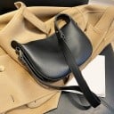Bolsa de ombro feminina em forma de meia-lua Fecho com zip Alça ajustável com fivela Pele PU e poliéster 27 x 6 x 19 cm 10