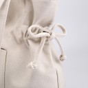 Bolsa de ombro feminina em tecido com fecho de zíper e laterais franzidas com cordão Desenho de planta na parte frontal Dimensões 32 x 7