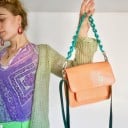 Bolsa de senhora crossbody com aba e bolso frontal Laranja com alça de corrente turquesa Pele PU com relevo de cobra 22 x 13 x 17 cm 5