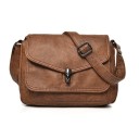 Bolsa de senhora crossbody com aba e fecho metálico Couro e poliéster Dimensões 25 x 20 x 12 cm Bolso traseiro com fecho Correia 3