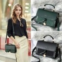 Bolsa de senhora crossbody com aba para usar à mão ou ao ombro Laço decorativo com pendente metálico Alça longa em pele PU 20 x 7,5 x 8