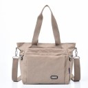 Bolsa de senhora de ombro em poliéster Duas alças Alça removível com mosquetões Bolso frontal com fecho Dimensões 32 x 27 x 17 cm 1