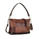 Bolsa de senhora em pele genuína Patchwork em tons de castanho. Alça curta e correia longa para usar ao ombro. Aba. Bolso traseiro com fecho 1
