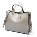Bolsa de senhora para a mão e ao ombro Bolsa espaçosa em pele sintética com superfície brilhante Duas alças e alça ajustável 33 x 28 x 13 cm 5