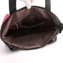 Bolsa feminina em nylon e poliéster com bolso frontal com fecho Bolso interior Faixa superior preta e alças longas Dimensões 35 x 32 x 15 10