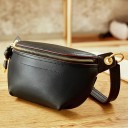 Bolsa feminina em pele genuína Bolsa cruzada sobre o corpo Fecho dourado Corrente decorativa com pompom Alça ajustável 16 x 7 x 25 cm 6