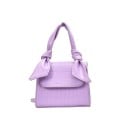 Bolsa mini crossbody para mujer con nudos decorativos en el asa Solapa y correa larga para el hombro Patrón de cocodrilo de cuero PU 12