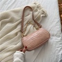 Bolsa pequeña para mujer bajo el brazo con patrón grabado de piel de serpiente Asa corta para llevar en el hombro Cadena metálica 3