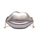 Bolso cruzado para mujer en forma de labios Acabado brillante Cierre con cremallera Correa de cadena dorada Plástico y poliéster 5