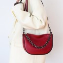 Bolso de cuero para mujer en forma de media luna Cadena de eslabones decorativa y amplia correa a rayas con mosquetones Cierre con cremallera 4