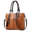 Bolso de mano para mujer con dos asas y correa para el hombro Llavero decorativo con borlas Patas metálicas Cuero sintético 31 x 24 x 13 3