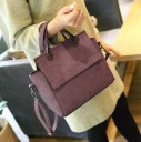 Bolso de mano para mujer fabricado en piel sintética. 1