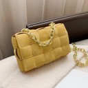 Bolso de mujer con solapa y cadena dorada masiva Patrón trenzado de bandas anchas Correa de cadena para el hombro 23 x 15 x 6 cm cuero PU 4