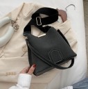 Bolso de mujer de cuero sintético al hombro Superficie mate con aspecto de ante Amplia correa ajustable Cierre con cremallera 25 x 21 x 12 1