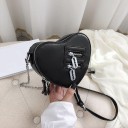 Bolso de mujer en forma de corazón de cuero sintético con larga correa de hombro Dos bolsillos frontales con cremallera Cadena decorativa 2