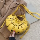 Bolso de mujer en forma de media luna de tiras con remaches Saco interior con cordón Asas cortas Correa larga Cuero sintético PU 27 x 6