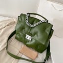Bolso de mujer tipo crossbody con asa superior y cadena Forma de almohada con anillos cosidos Cierre metálico Cuero PU 30 x 24 x 8 cm 1