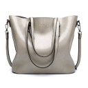 Bolso grande de mujer para llevar en la mano o al hombro con dos asas y correa desmontable Superficie brillante de PU cuero Longitud 4