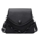 Bolso pequeño de mujer con solapa y asa decorativa de cadena en el color del bolso Botón redondo Herrajes plateados Correa de hombro 8