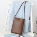 Bolso pequeño de mujer tipo crossbody para llevar al hombro Forma rectangular plana y sencilla Cierre metálico Asa delgada de 52 cm 7