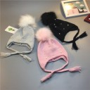 Bonnet d'enfant avec pompon et perles 4