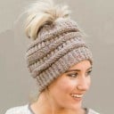 Bonnet d'hiver pour femmes avec ouverture pour queue de cheval ou chignon pour cheveux longs Motif en relief avec rayures horizontales Bord côtelé 25