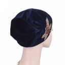 Bonnet en velours pour femmes de style turban avec broderie décorative en perles Fronces à l'avant Accessoire élégant Taille universelle 9