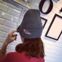 Bonnet féminin avec plume J1664 1