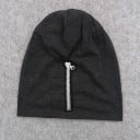 Bonnet féminin léger avec une fermeture éclair décorative contrastante à l'avant Matière lisse et douce en polyester et coton Taille 5